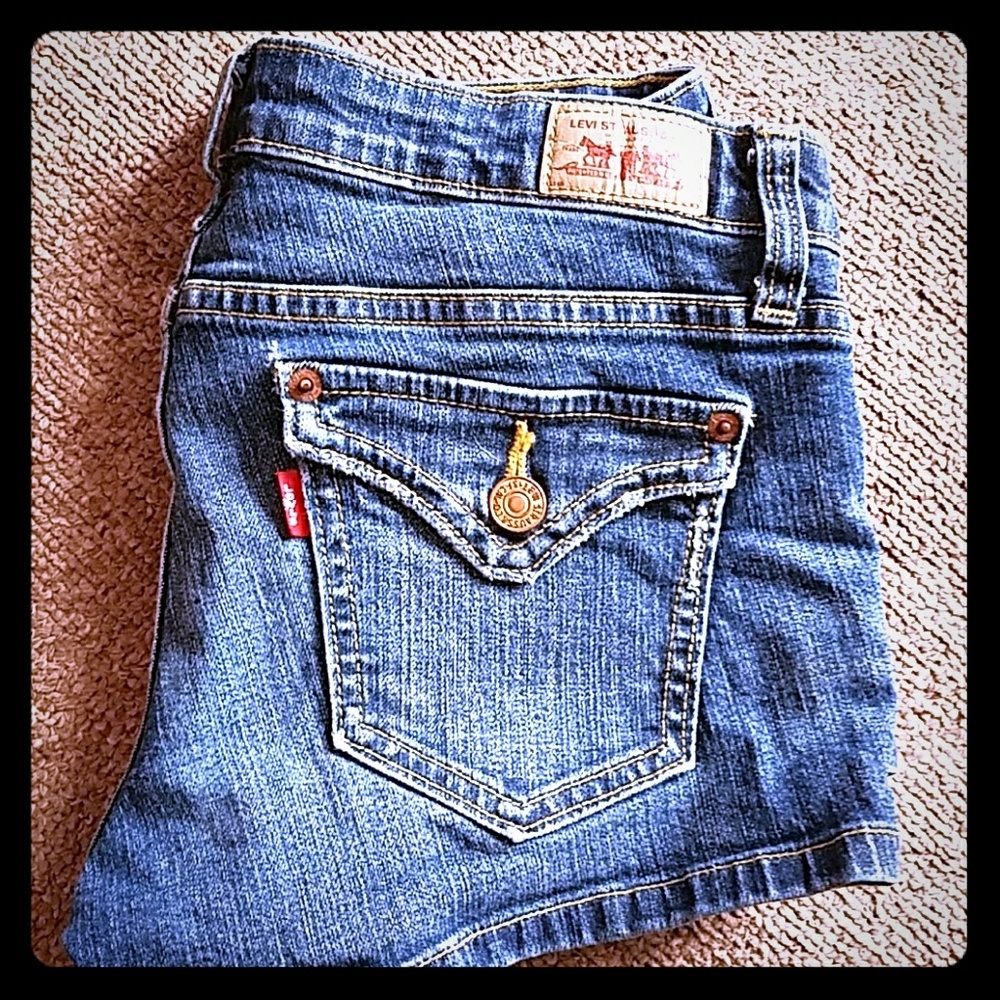 juniors size 1 Levi shorts